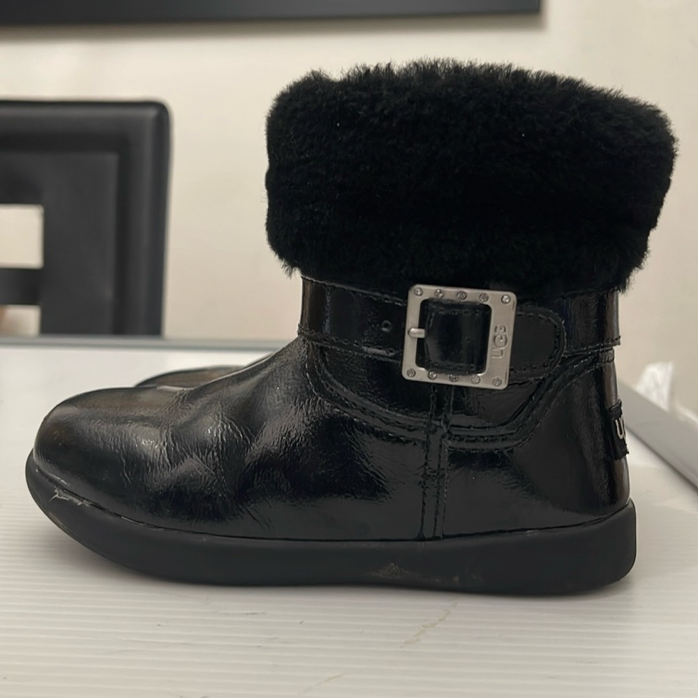 UGG WINTER GEMMA BOOTS KIDS SIZE 9.5 1-4 yrs
